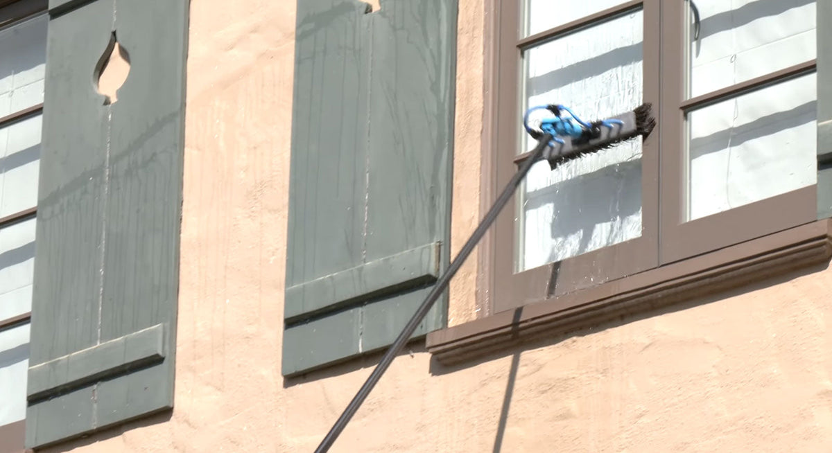 Why Window Cleaners Are Choosing the Venom Hybrid Carbon Fiber Glass Water Fed Pole