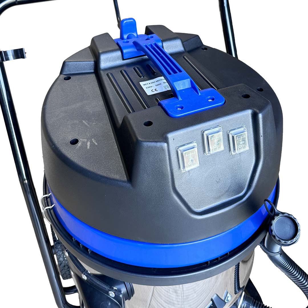 Gallery image 7 for Classic Cyclone 16 Gallon Gutter Vacuum 40 Foot Carbon Clamping Poles and 15 Foot Hose Kit